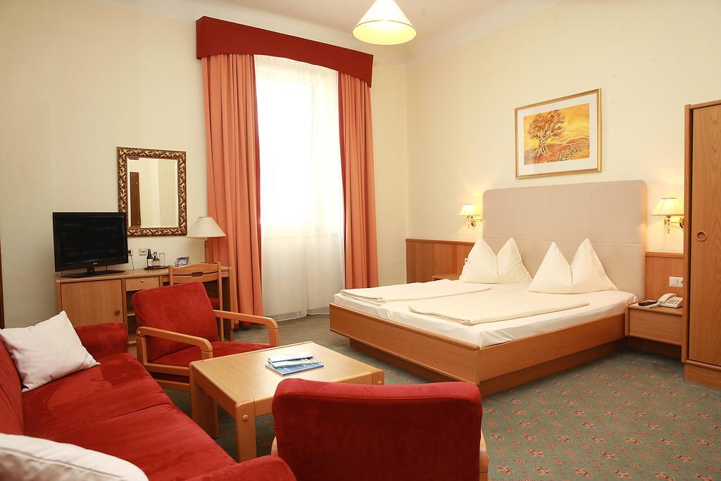 Altstadt Hotel Mosser Villach Ruang foto