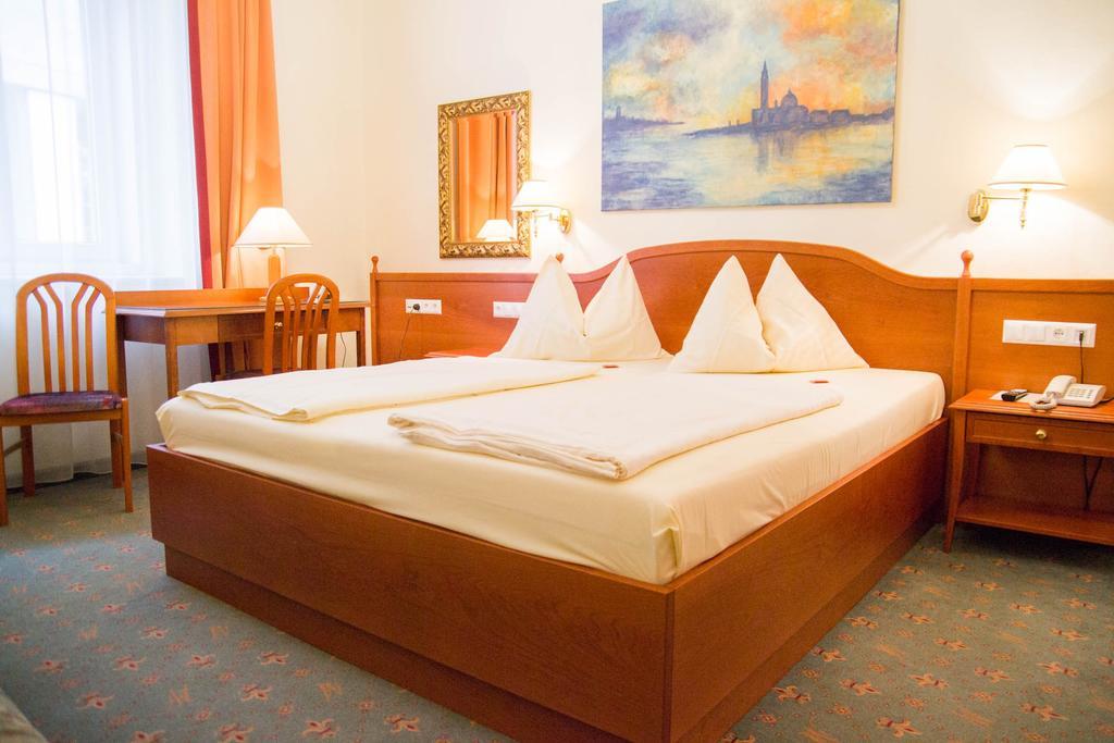 Altstadt Hotel Mosser Villach Bagian luar foto