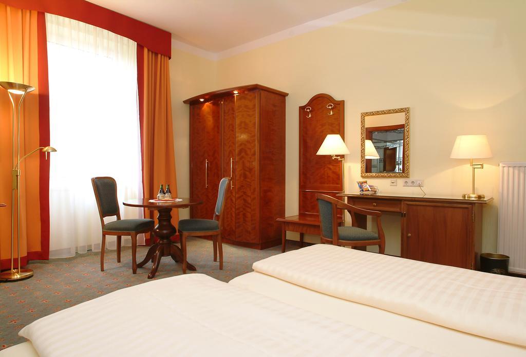Altstadt Hotel Mosser Villach Bagian luar foto