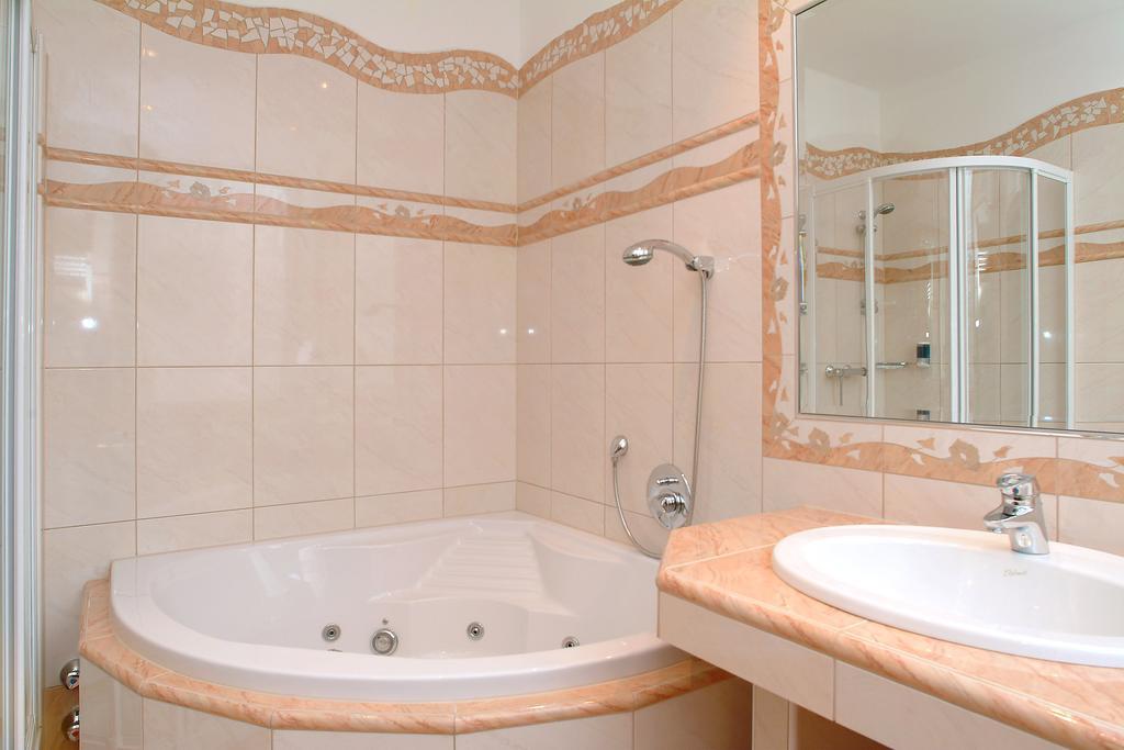 Altstadt Hotel Mosser Villach Bagian luar foto