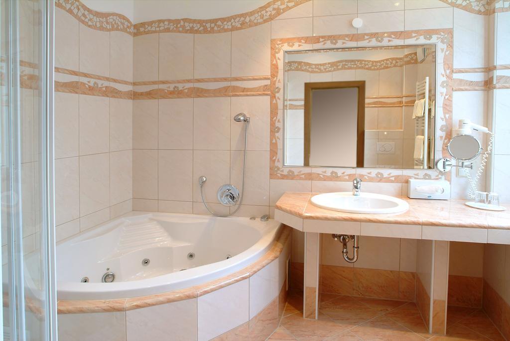 Altstadt Hotel Mosser Villach Bagian luar foto