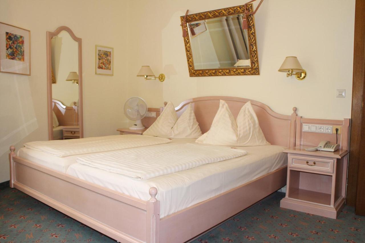 Altstadt Hotel Mosser Villach Ruang foto